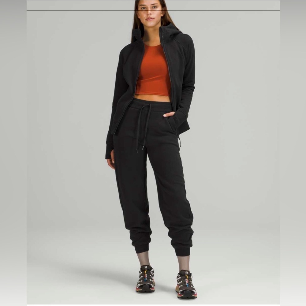 Lululemon Scuba Relaxed High-Rise Jogger
Black Size 4